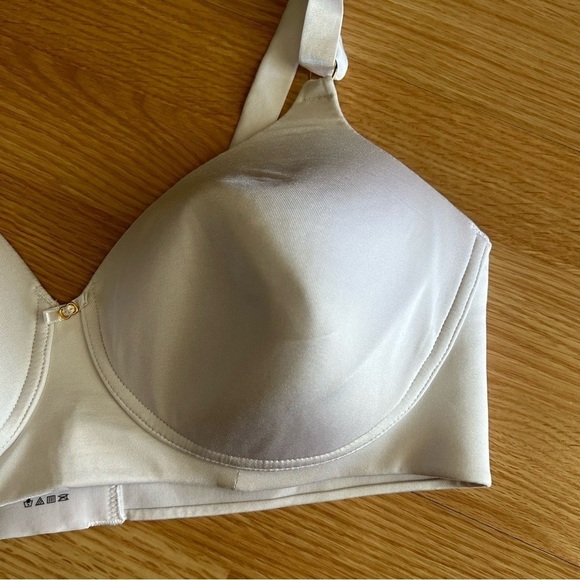 Vanity Fair Off White Wireless Bra 38D - Picture 8 of 9
